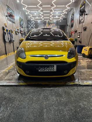 FIAT PUNTO 1.8 SPORTING 16V FLEX 4P AUTOMATIZADO FIAT PUNTO 1.8 SPORTING 16V FLEX 4P AUTOMATIZADO